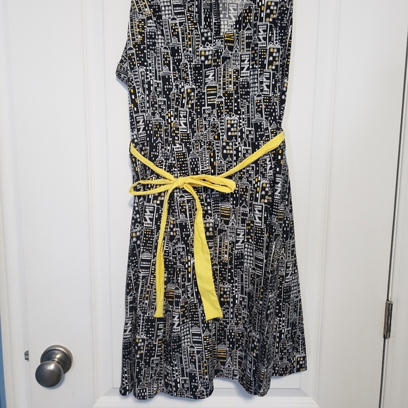 Retrolicious New York City Dress - Picture 2 of 5